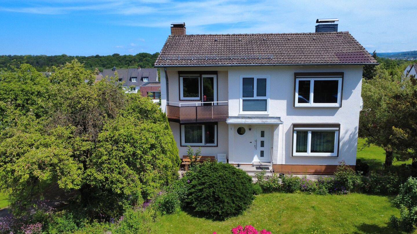 Gepflegtes Zweifamilienhaus mit großzügigen Grundstück in Kassel – Kassel – Vorschaubild 2