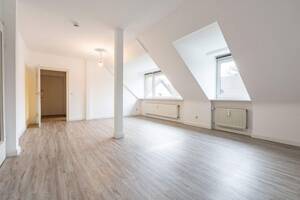 Großzügige 3-Zimmer-Dachgeschosswohnung ?in ruhiger zentraler Wohnlage – 22043 Hamburg – Vorschaubild 4
