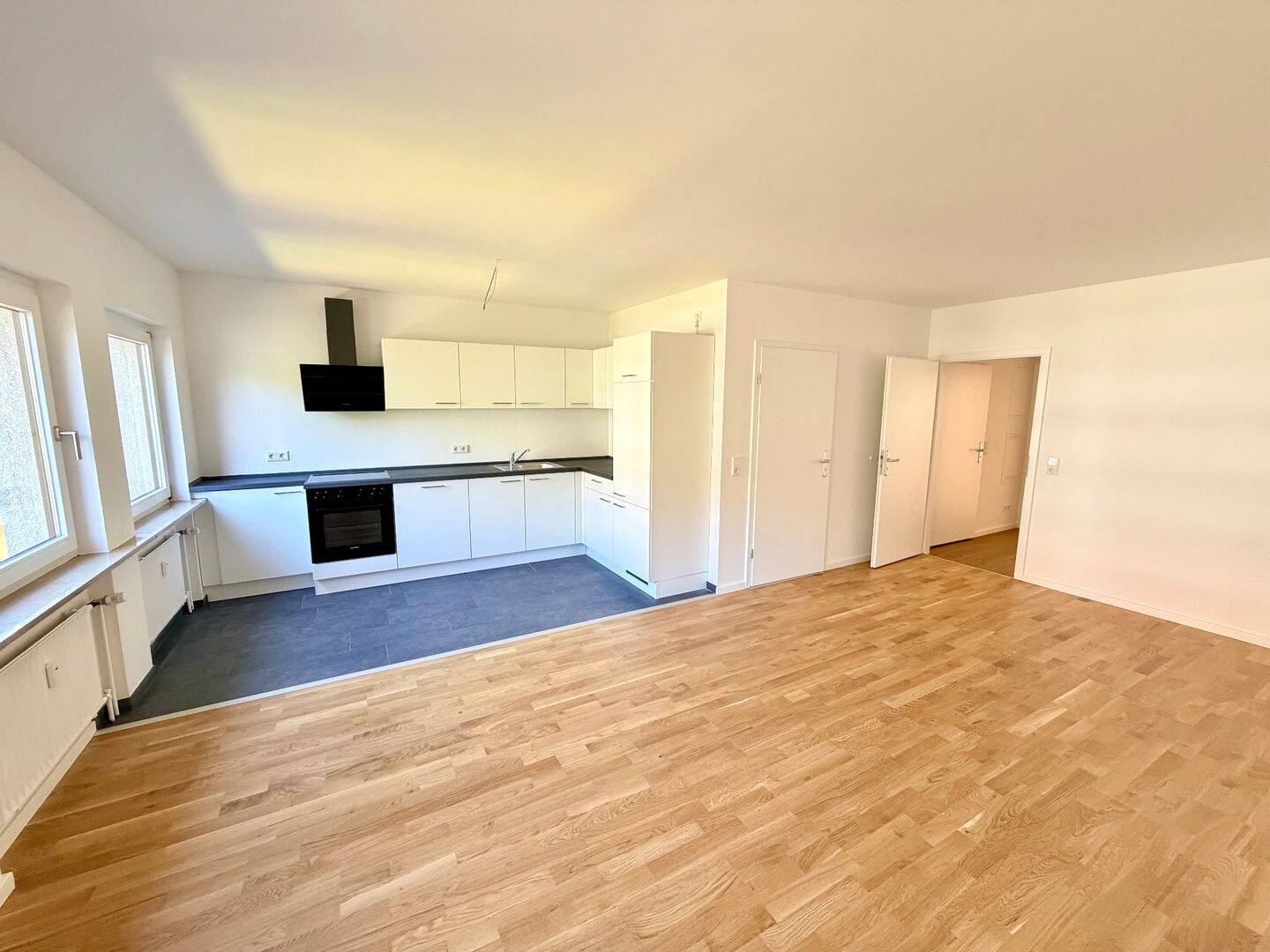 Mit neuer EBK! Lichtdurchflutete 2-Zimmer-Wohnung