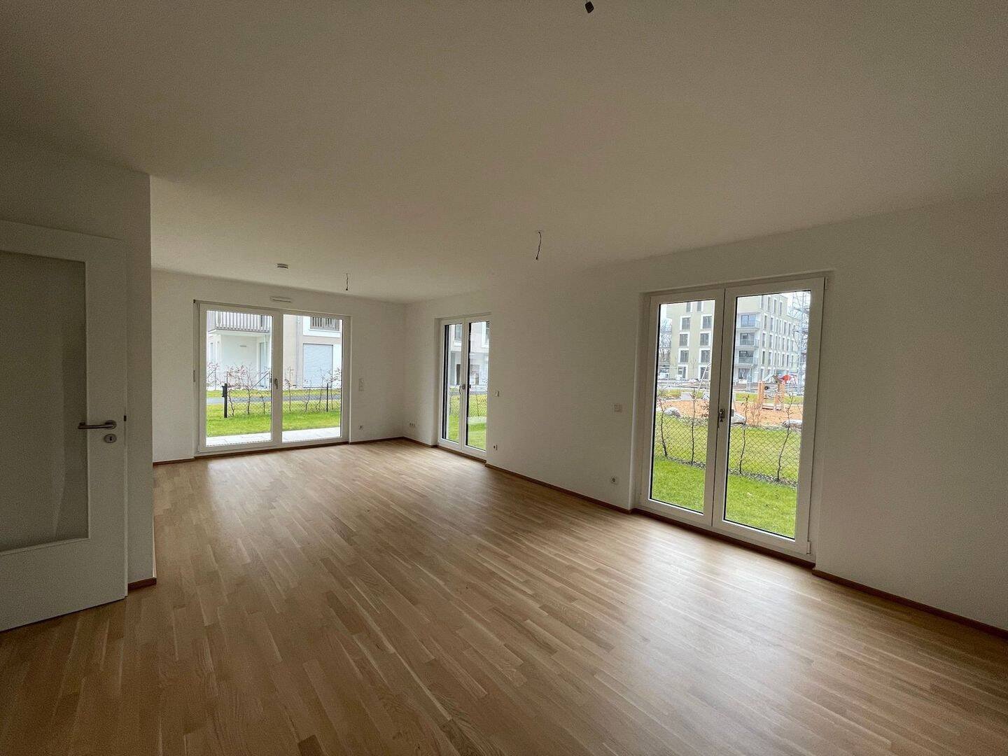 Moderne 3-Zimmer-Terrassenwohnung mit Gartenanteil & Tiefgarage – Neubau 2021 in Aubing-Süd – München – Vorschaubild 3
