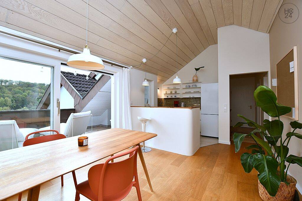 Wunderschöne, stilvoll möblierte Wohnung mit Stellplatz in Leonberg Ramtel