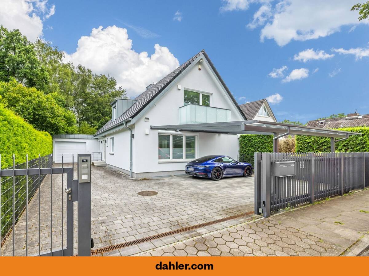 Kernsaniertes Einfamilienhaus mit Einliegerwohnung in Wellingsbüttel – 22391 Hamburg – Bild 1 von 9