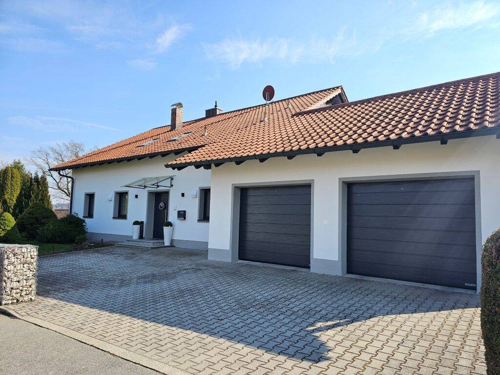"Gemeinsam für Jung u. Alt...energetisch saniertes Wohnhaus mit 2 Wohnungen u. PV – Ortenburg – Vorschaubild 3