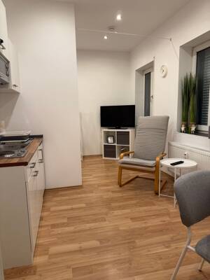 +++SCHÖNE MÖBLIERTE WOHNUNG MIT ZENTRALER LAGE +++ – 90763 Fürth – Vorschaubild 2