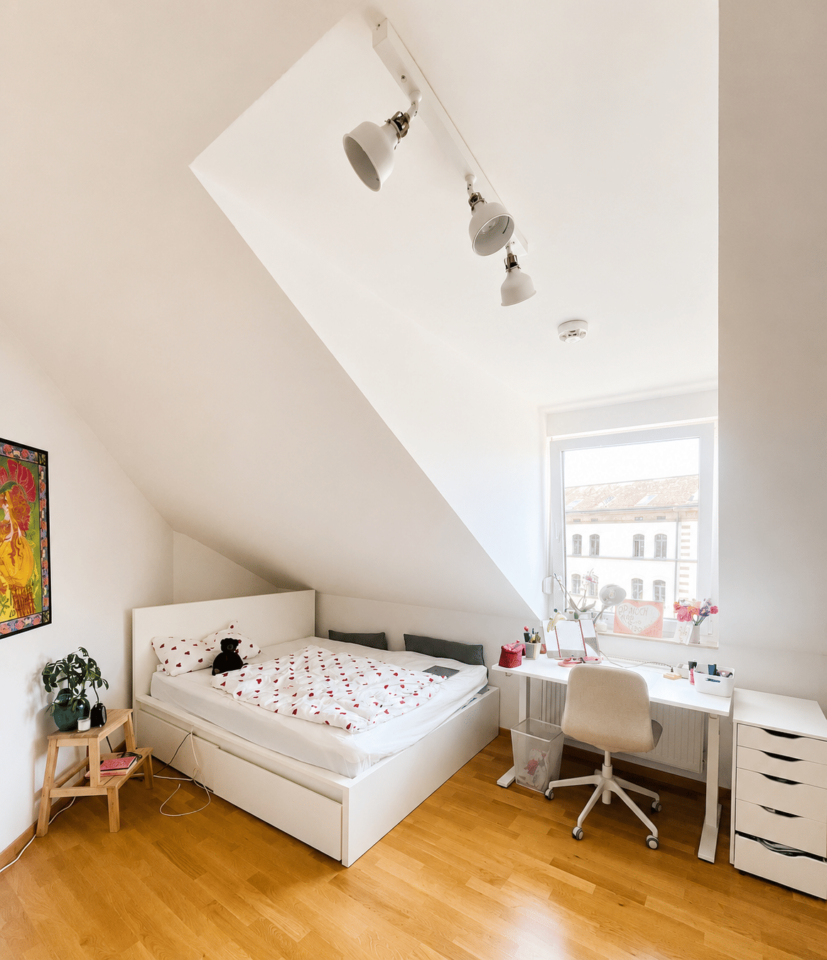 Großes, gemütliches möbliertes WG-Zimmer mit Wohnzimmer zur Zwischenmiete – Regensburg – Vorschaubild 3