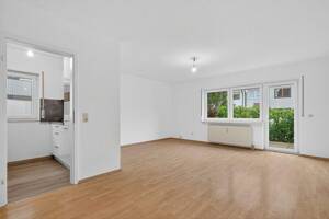 Helle Erdgeschoss-Wohnung mit Gartenanteil un Duplex-Stellplatz