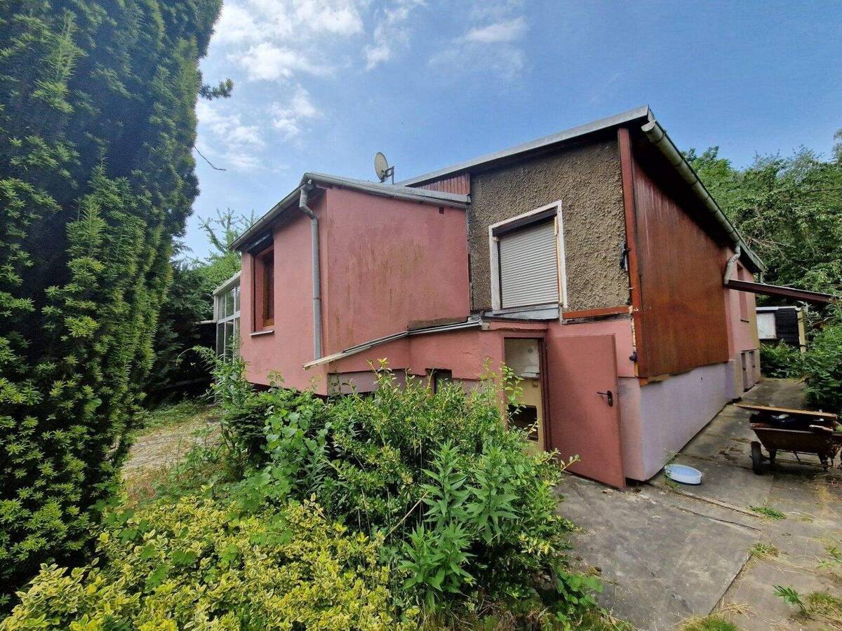 ...großes Grundstück mit Bungalow inmitten der Landeshauptstadt. – 39118 Magdeburg – Bild 1 von 8