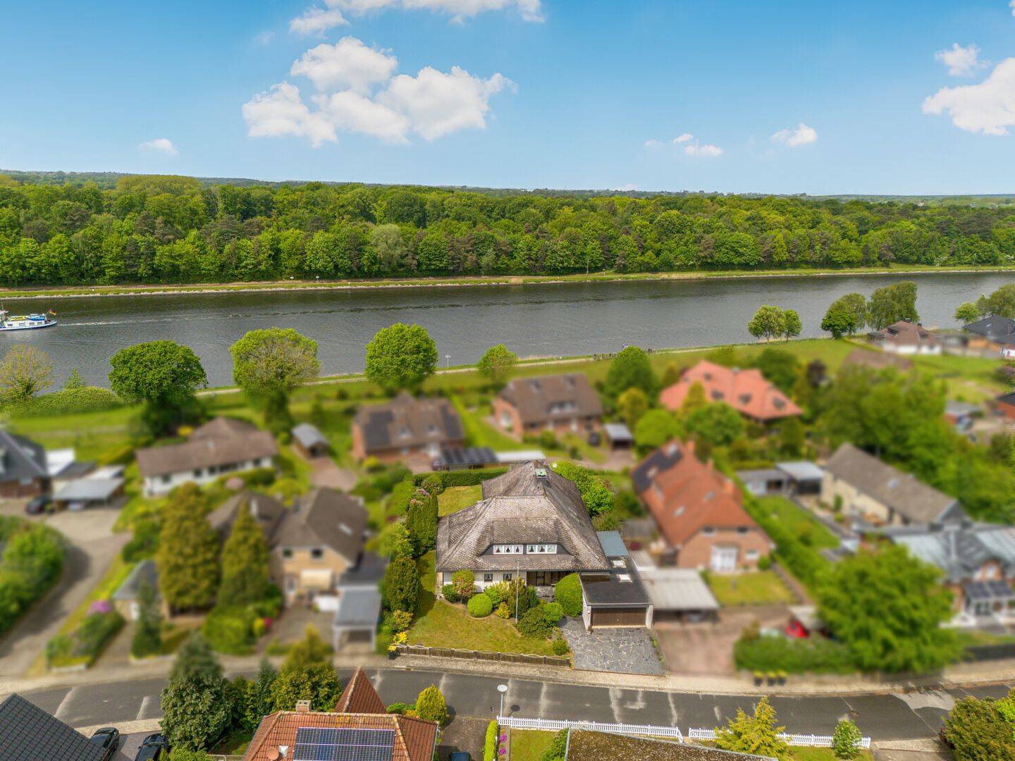 Großzügigkeit trifft Kanallage - ein Zuhause mit Perspektive – Westerrönfeld – Vorschaubild 2