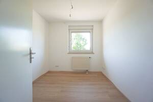 Frisch renovierte 3-Zimmer-Wohnung mit Südbalkon und Einbauküche - ideal für Singles oder Paare – 91126 Schwabach – Vorschaubild 6