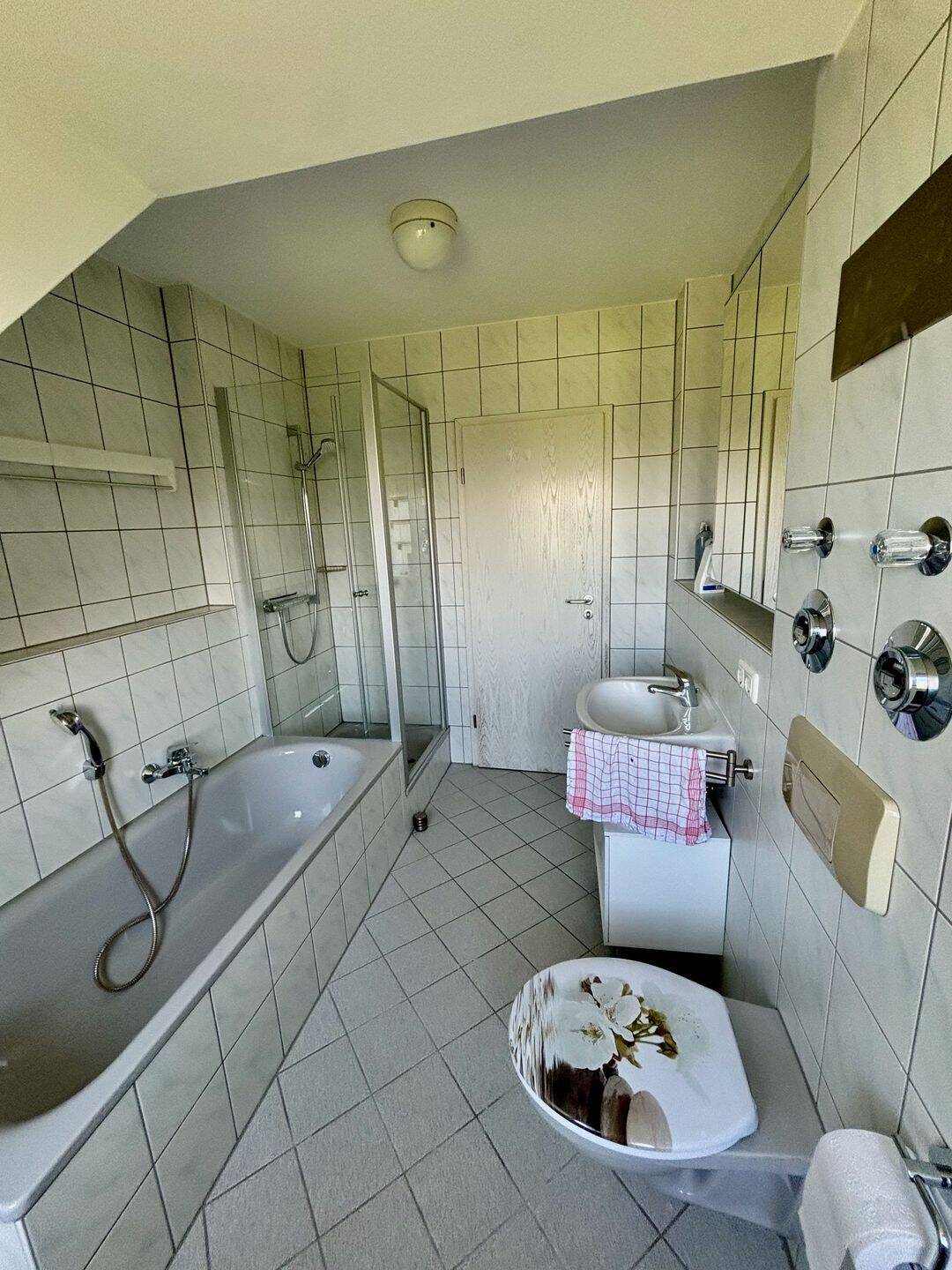 Lichtdurchflutete 2-Zimmer-Maisonettewohnung mit ausgebautem Spitzboden und Südbalkon in Erlangen-Büchenbach – Erlangen – Vorschaubild 7