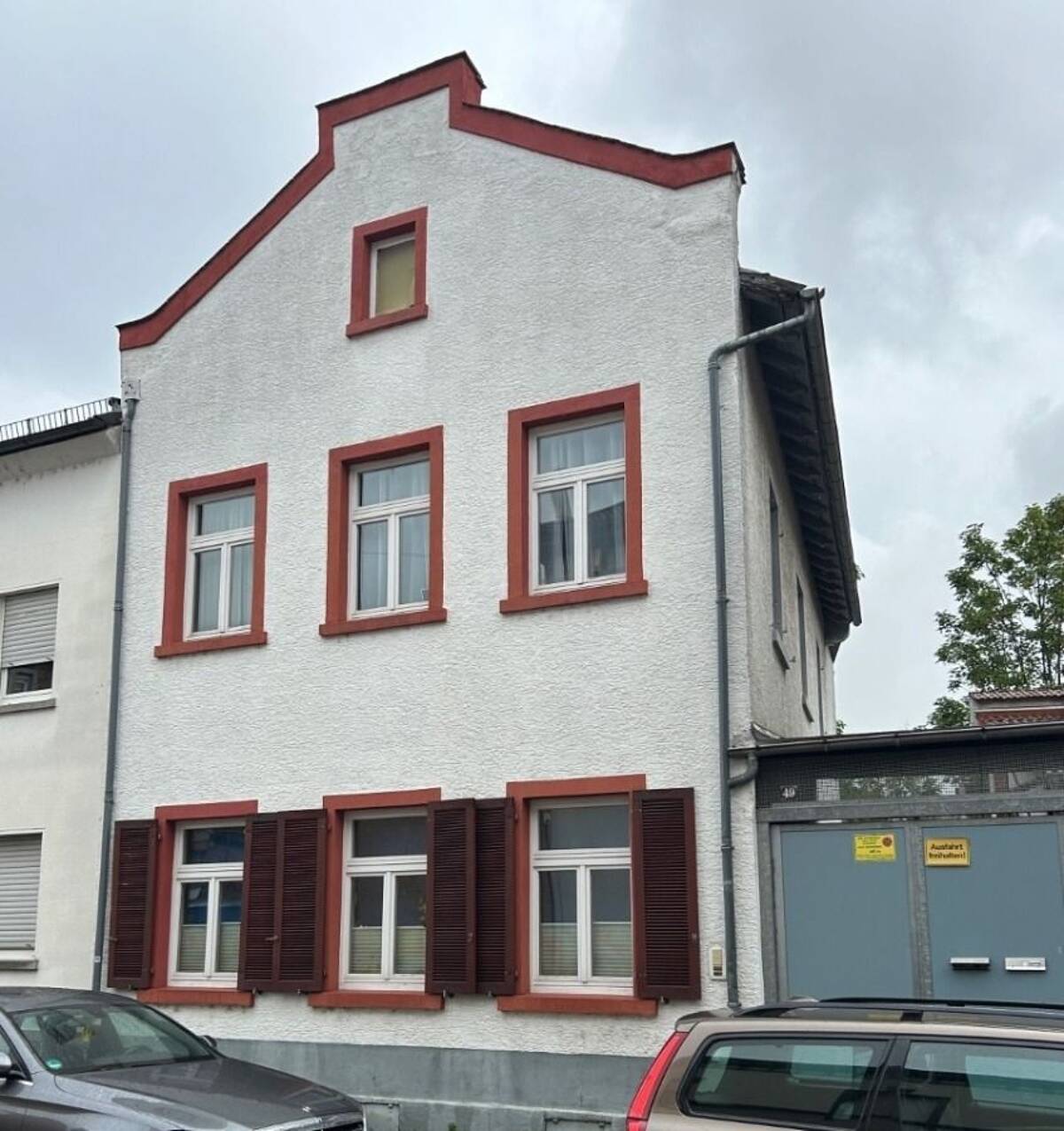 Stadthaus in Frankfurt-Fechenheim mit 2 Wohnungen zum Verkauf angeboten – 60386 Frankfurt am Main – Bild 1 von 5