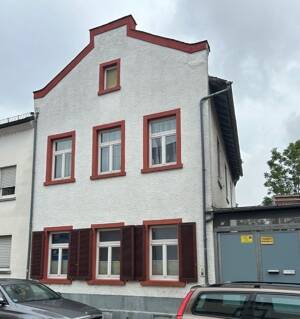 Stadthaus in Frankfurt-Fechenheim mit 2 Wohnungen zum Verkauf angeboten