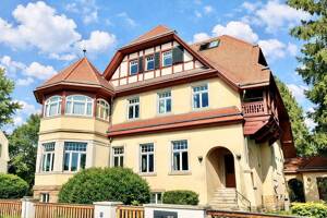 * Exklusive Wohnung in aufwendig sanierter, denkmalgeschützer Villa *