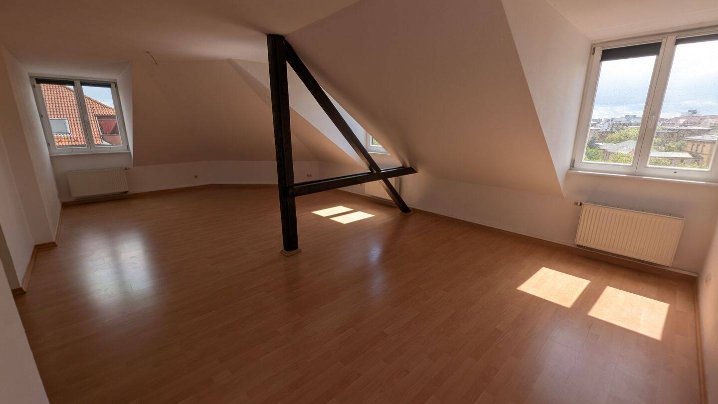 Lichtdurchflutete Wohnung am Lene-Voigt-Park