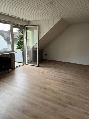 Helle 2-ZKB-Dachgeschosswohnung mit Balkon und Stellplatz in Trier-Pfalzel – 54293 Trier – Vorschaubild 1