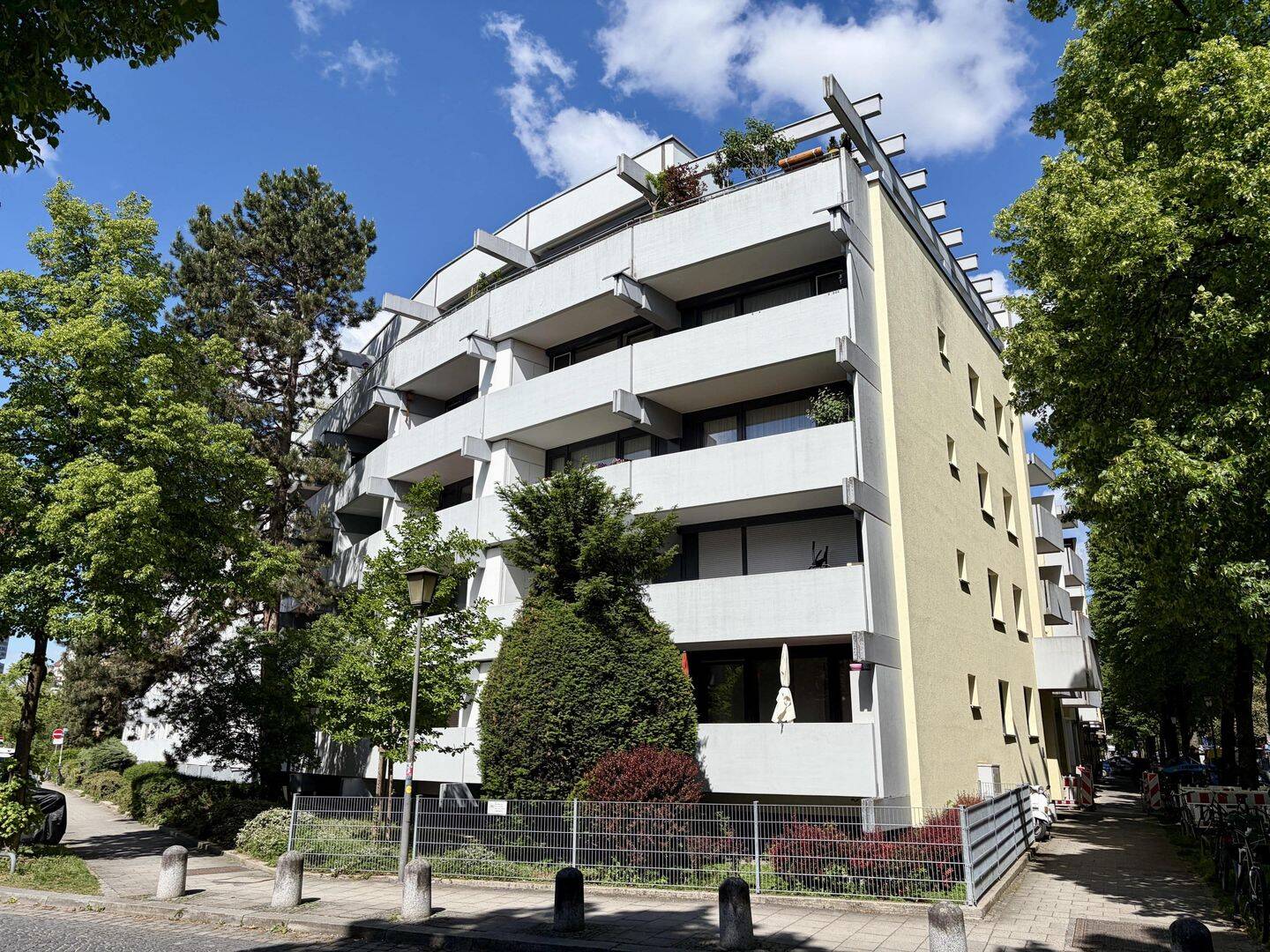 Appartment mit Südbalkon & Duplexstellplatz in begehrter Lage von München-Milbertshofen