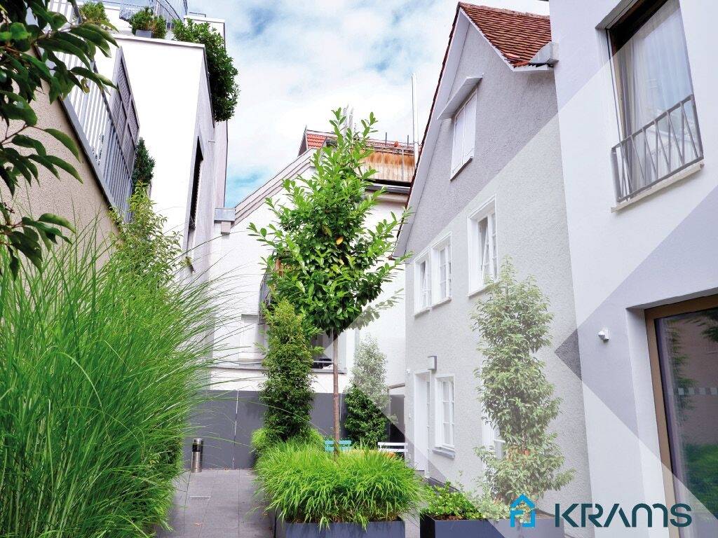 Stilvoll möbliertes Paar- oder Einzelzimmer in großzügiger 4er-WG im Herzen von Reutlingen! – Reutlingen – Bild 1 von 9