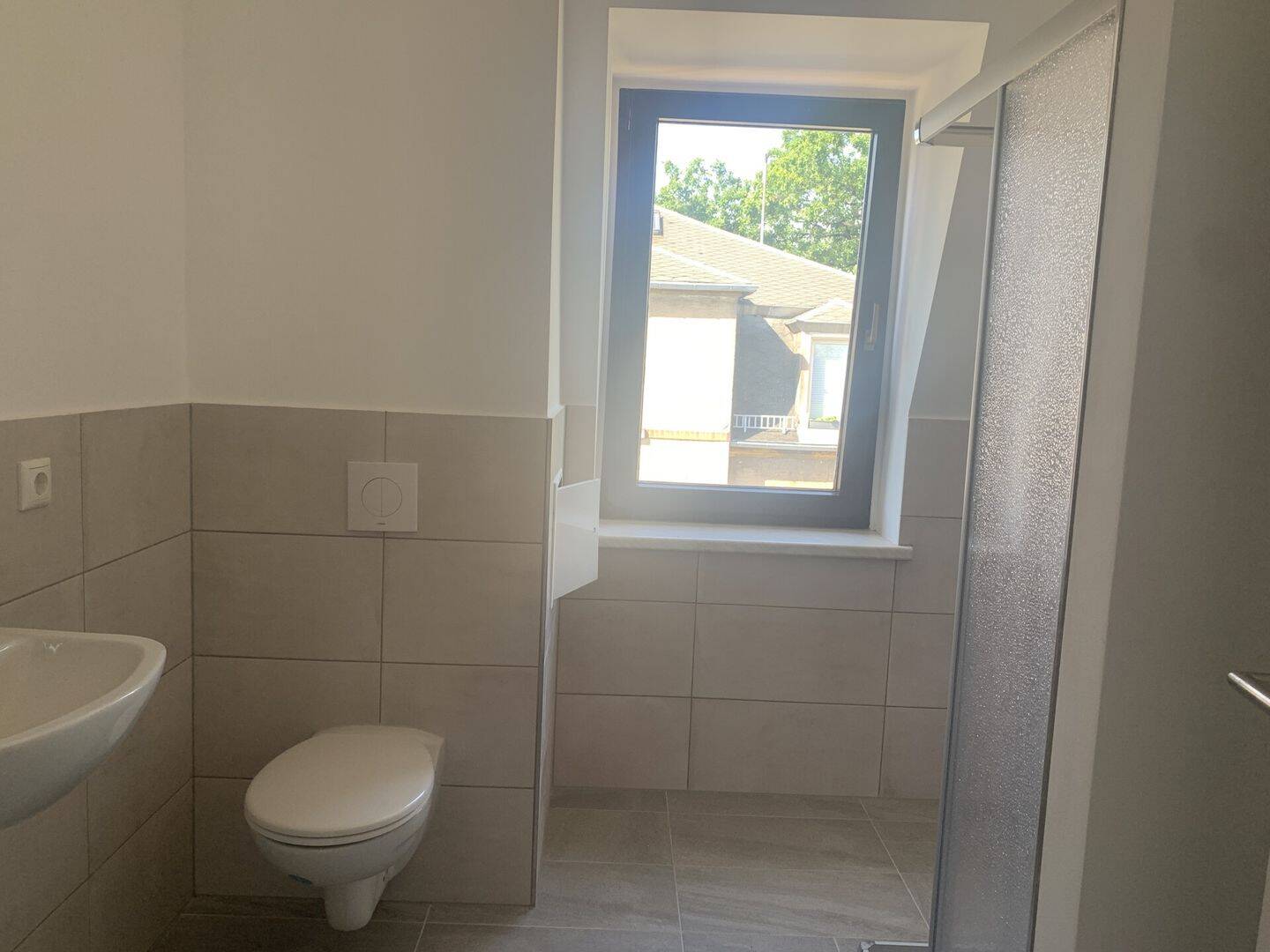 6-Zimmer Maisonettewohnung mit 2 Balkonen und KFZ- Stellplatz in Dresden-Kaitz – Dresden – Vorschaubild 7