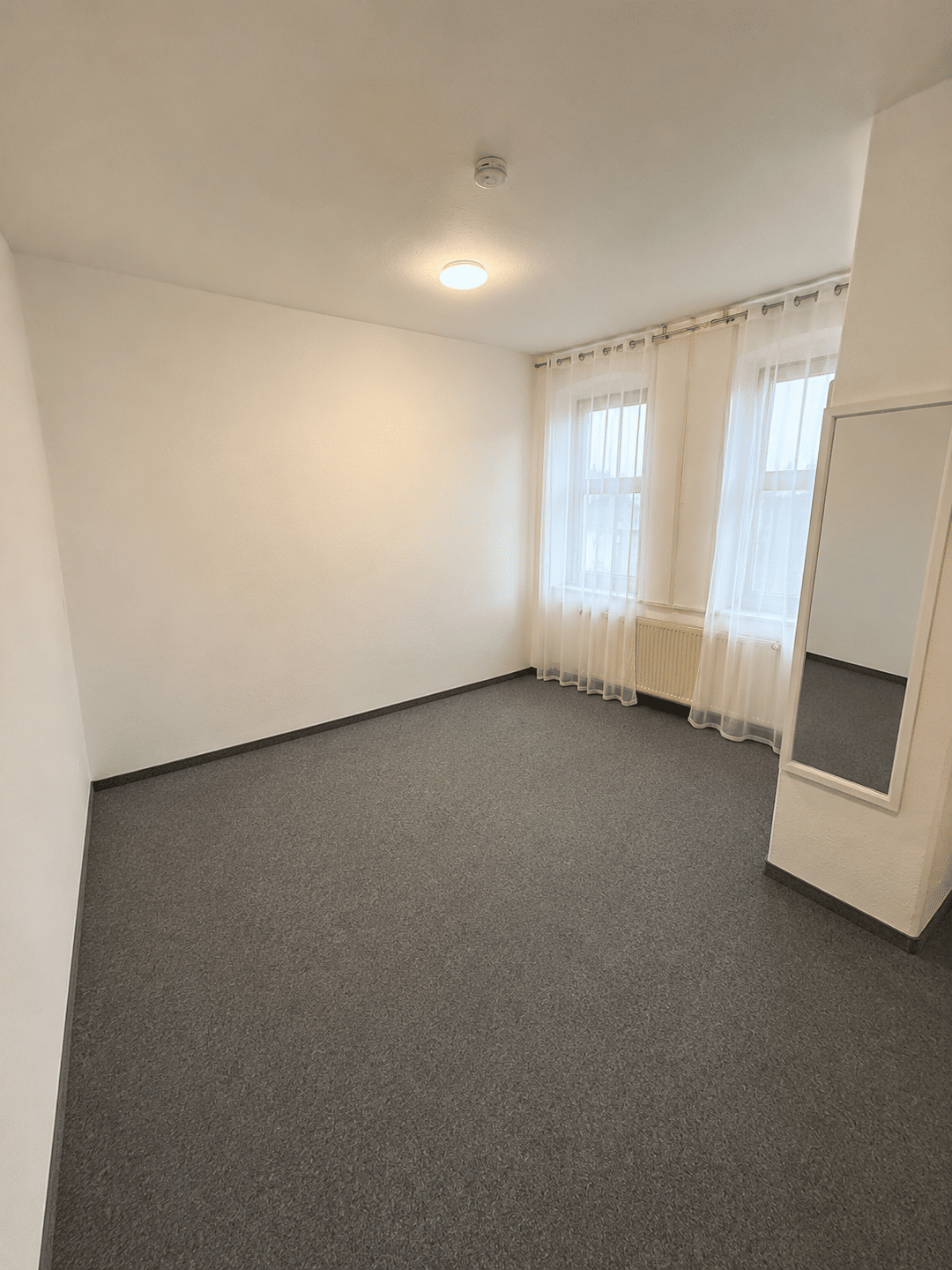 Charmante Altbauwohnung mit großzügigem Schnitt, hohen Decken und moderner Einbauküche – Oldenburg – Vorschaubild 5