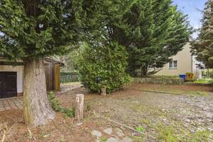 **Großzügiges leerstehendes Mehrfamilienhaus in ruhiger Lage in Blankenburg** – 13129 Berlin – Vorschaubild 3