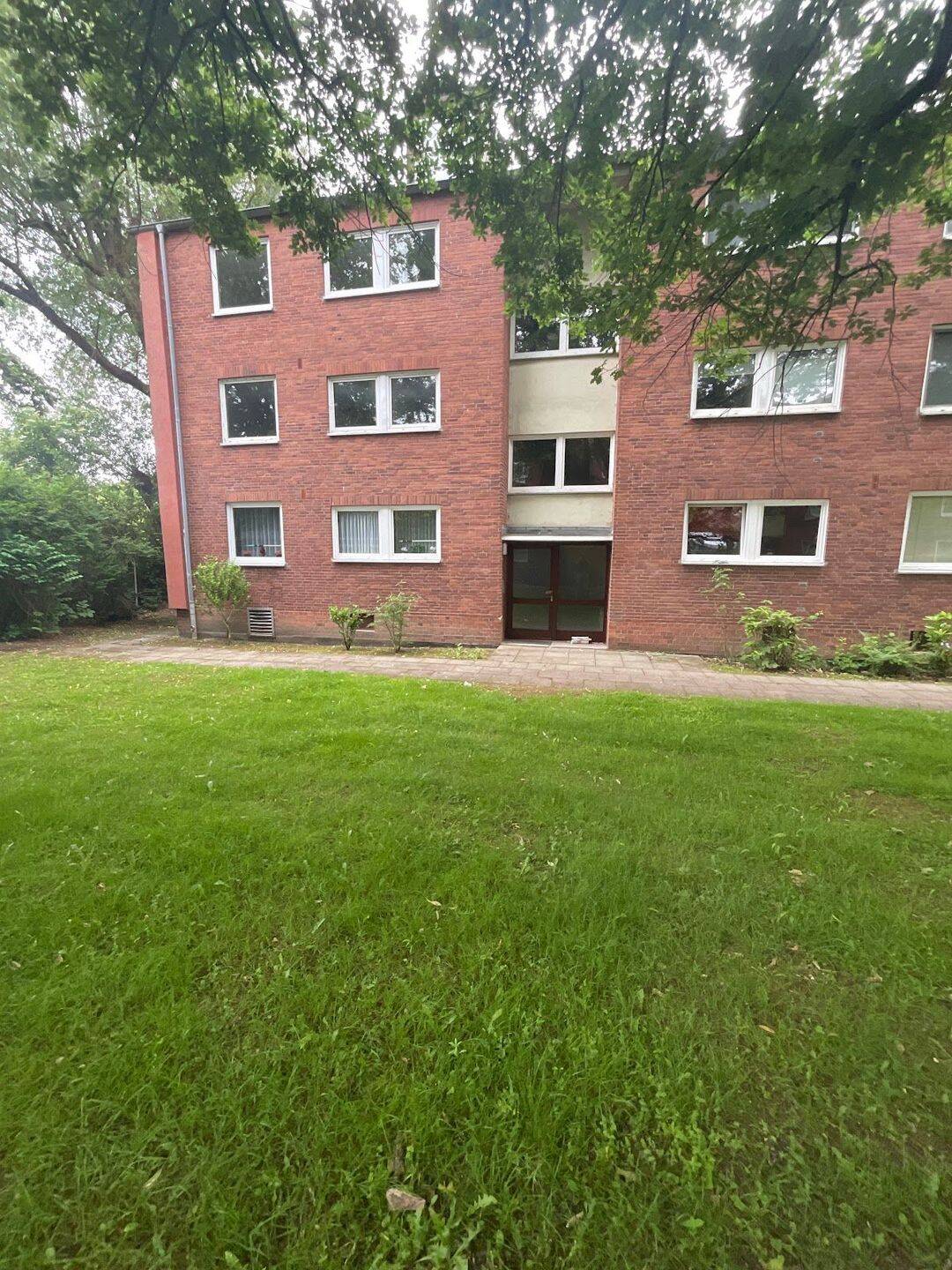 2,5 Zimmer-Wohnung mit Balkon und Tageslichtbad mit Wanne