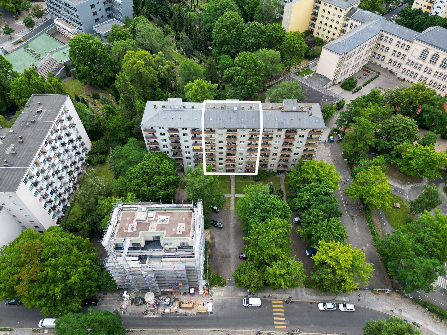 Stilvolle 2 ZI. Residenz in Charlottenburg inkl. Südwest-Balkon und idyllischem Blick ins Grüne – Berlin – Vorschaubild 2
