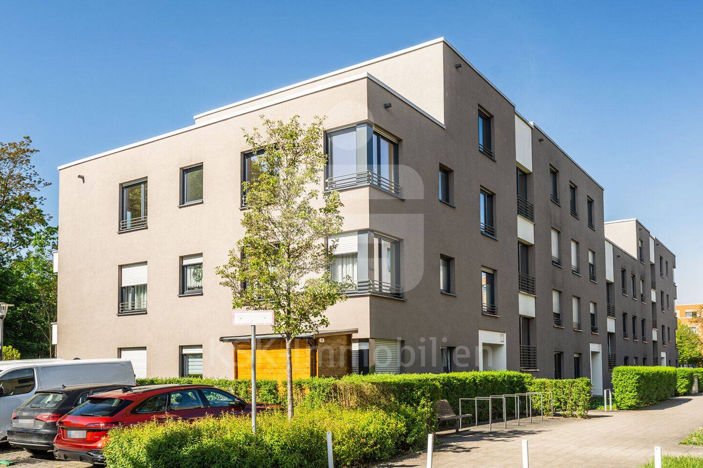 Moderne Eigentumswohnung mit Sonnenbalkon und Tiefgaragenstellplatz im Waldbadviertel!