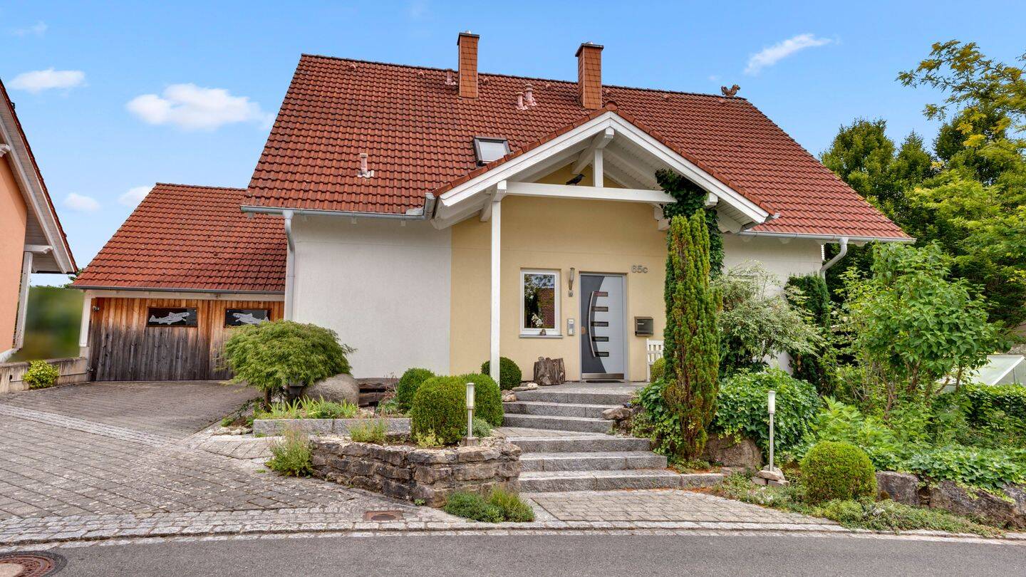 Idyllische Lage! Energieeffizientes Einfamilienhaus mit Balkon, Terrasse und optimaler Anbindung – Frensdorf – Vorschaubild 3