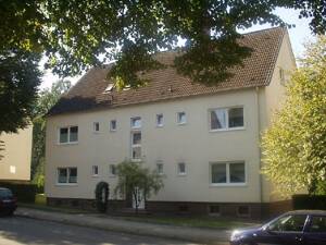 Modernisierte 2-Zi.-Whg eigenem Gartenanteil, Holzdielen und Wohnküche in direkter Waldrandlage auf der Margarethenhöhe! – 45149 Essen – Vorschaubild 2
