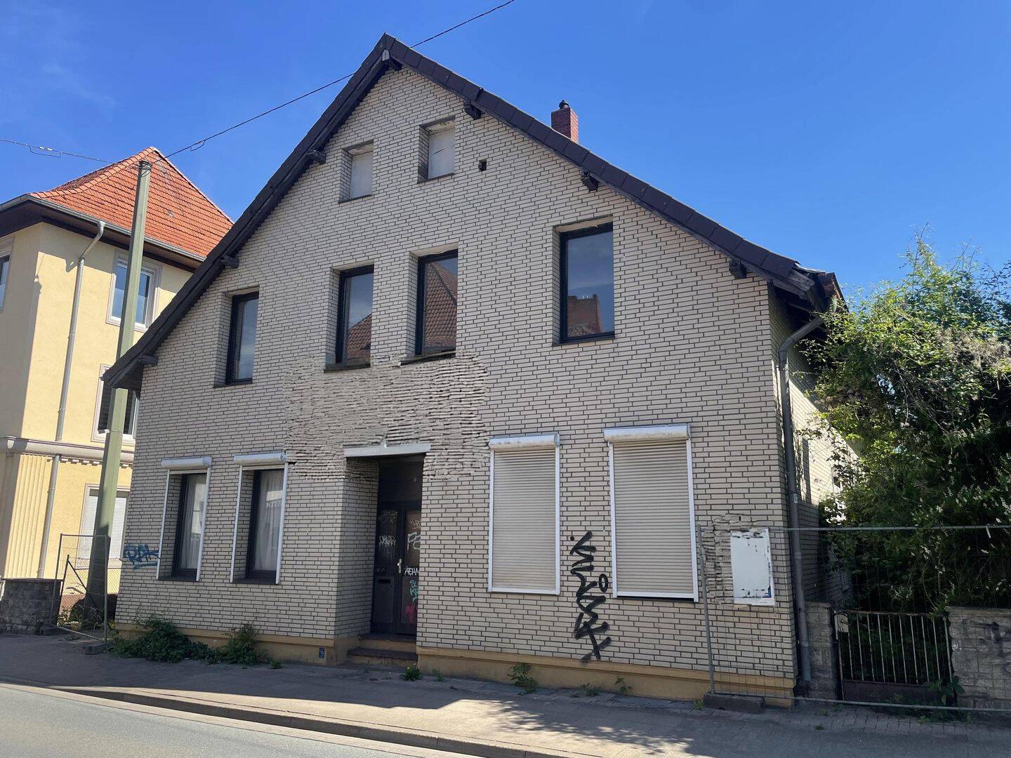 ***Unterhalb des beliebten Musikerviertels*** Großes Wohnhaus auf 618 m² Grundstück