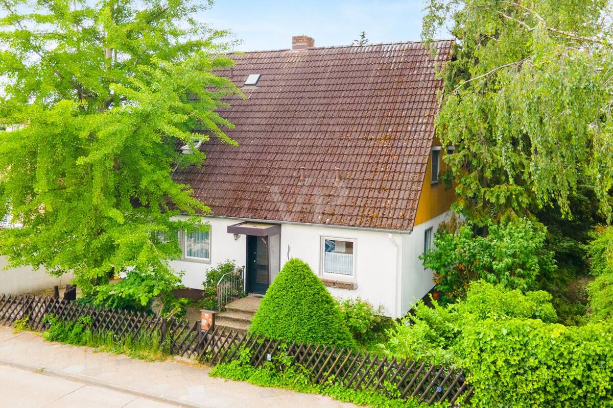 Familienleben mit viel Platz und sonniger Terrasse in begehrter Lage von Buckow – 12351 Berlin – Bild 1 von 9