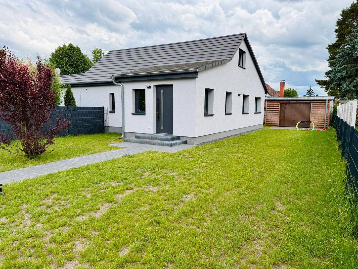 Modernisiertes Einfamilienhaus mit Sonnenterrasse, Garten und Garage in Oranienburg-Lehnitz