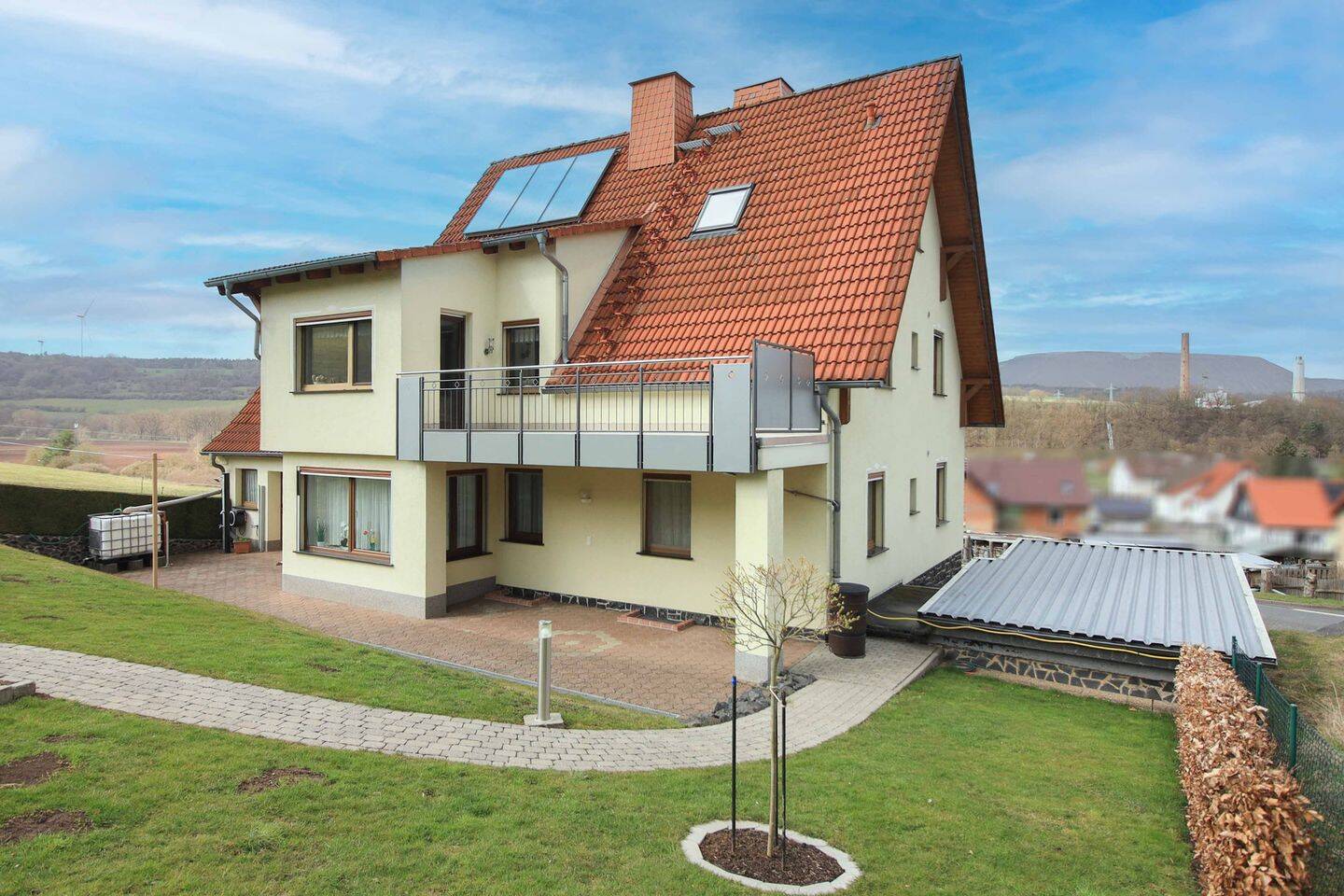 Großes Einfamilienhaus mit Gartenparadies, Gäste- und Nutzflächen sowie mehreren Garagen – Unterbreizbach – Vorschaubild 2