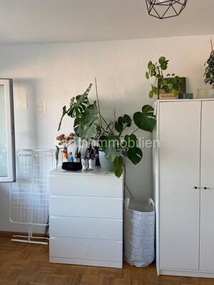 BEZUGSFREI - Zentral wohnen in Freiburg: 3 Zimmer mit Aufzug, zwei Balkonen und Stellplatz – 79110 Freiburg im Breisgau – Vorschaubild 9