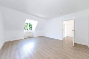 Freie 3-Zimmer-Maisonette-Wohnung mit Südbalkon in Rissen – 22559 Hamburg – Vorschaubild 3