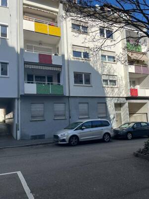 Unvermietete 3-Zimmer-Wohnung mit zwei Balkonen & Hobbyraum in Stuttgart-West