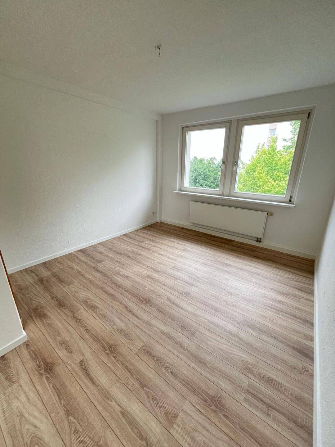 2 Raum Wohnung, Bad mit Wanne und Fenster in Gablenz, Nähe Versorgungszentrum – Chemnitz – Vorschaubild 7