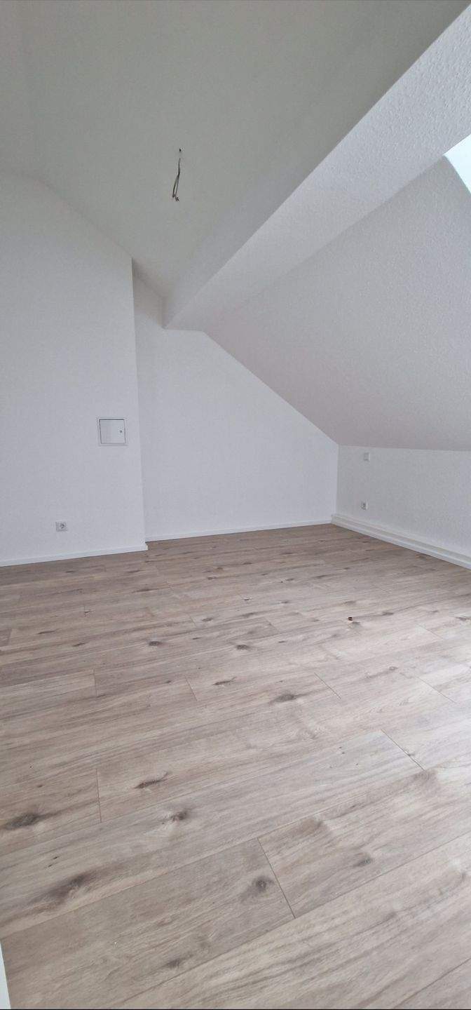 Erstbezug nach Sanierung, 2 1/2 Zimmer Dachgeschosswohnung in der City in gepflegtem Objekt – Bottrop – Vorschaubild 4