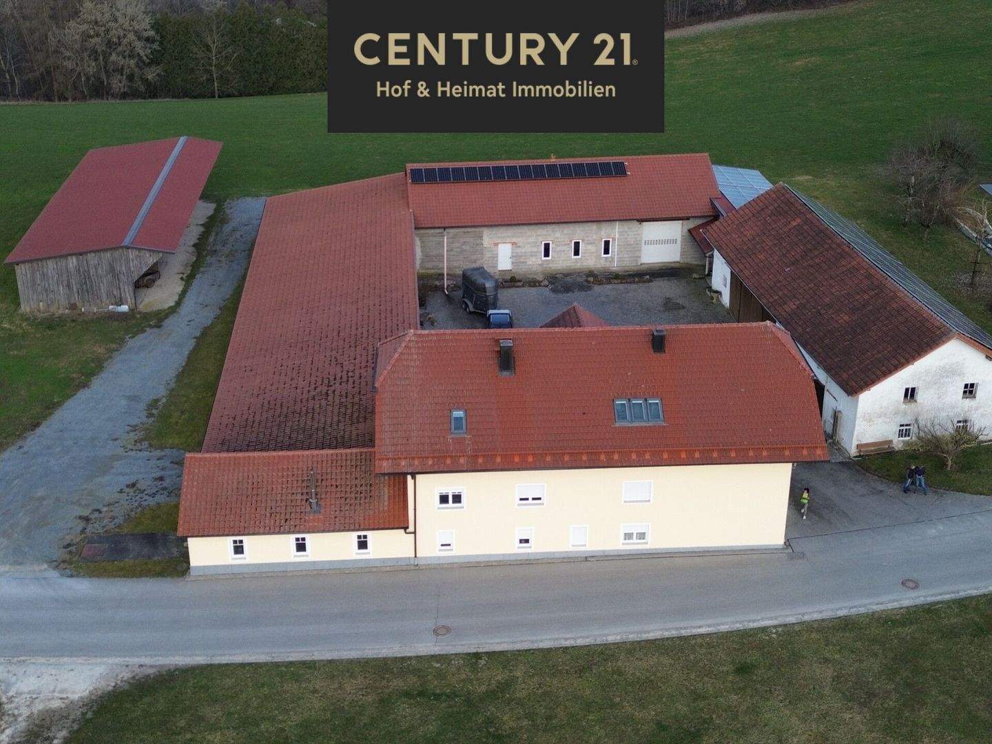 Neubau, Wohnen, Hobby und Gewerbe XXL: Hofstelle mit 4 ha Grünfläche bietet viele Optionen! – Vilshofen an der Donau – Bild 1 von 9