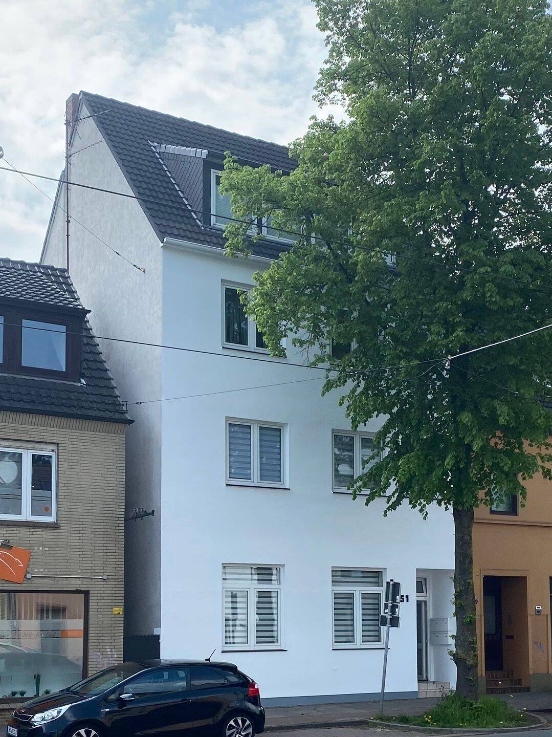 Mehrfamilienhaus mit Bürofläche ,Lagerfläche und Garagen zu verkaufen