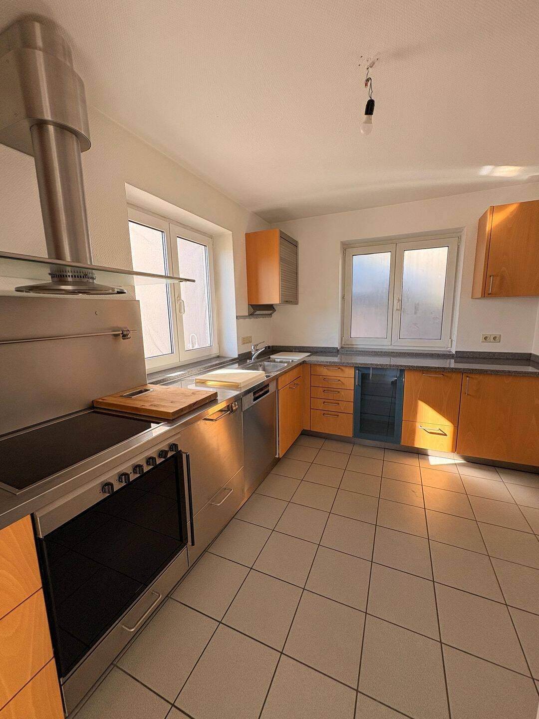 Maisonette mit Hausgefühl: 4 Zimmer, separater Eingang, Panoramabalkon, Bulthaup-Küche, 2 Stellplätze – Würzburg – Vorschaubild 6