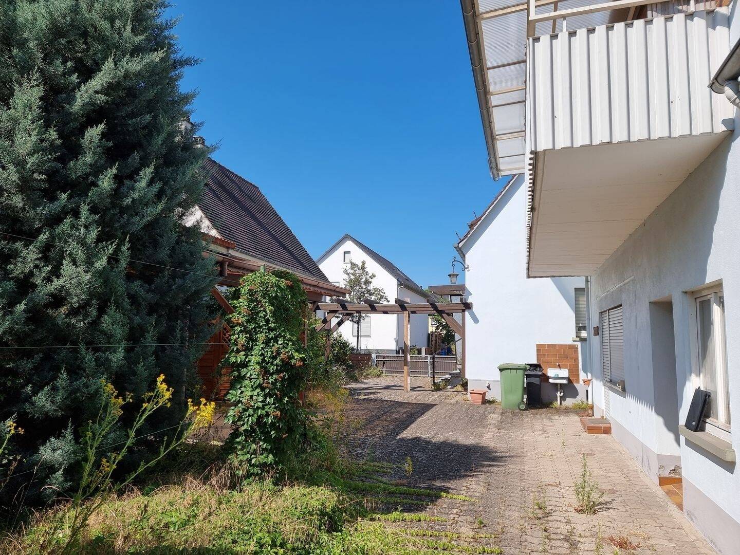 Zur Eigennutzung oder zur Teilvermietung: Ein- bis Zweifamilienhaus mit Garten und Garage – Linkenheim-Hochstetten – Vorschaubild 2