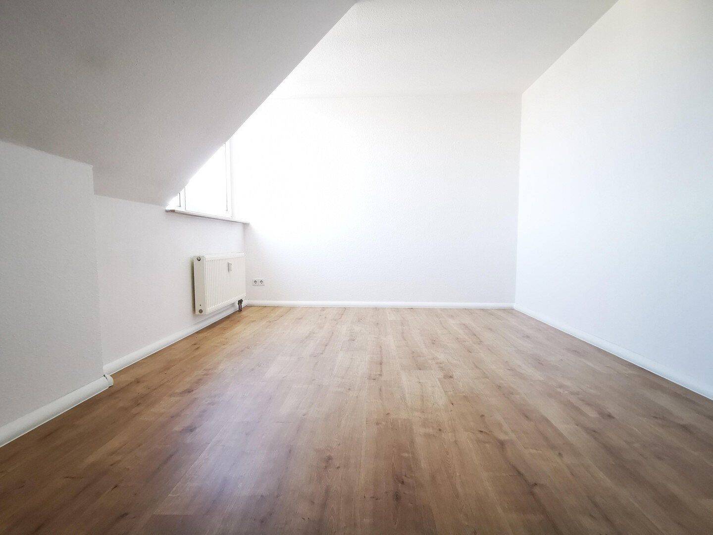 Moderne 3-Zimmer-Wohnung mit neuer Einbauküche, Loggia & Tiefgaragenstellplatz in Schlosschemnitz – Chemnitz – Vorschaubild 3