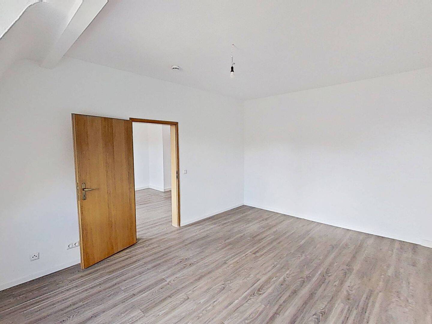 Helle 3-Zimmer-Dachgeschosswohnung in Gibitzenhof – Nürnberg – Vorschaubild 4