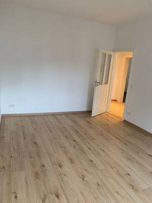 // Ab 01.09.2026 - ruhige Lage - Loggia - Laminat - Blick ins Grüne // – 4157 Leipzig – Vorschaubild 7