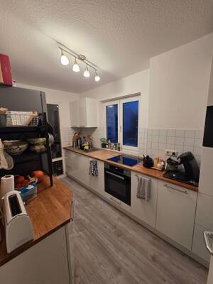 Zwischenmiete März bis Juni - 2-Zimmer-Wohnung mit Südbalkon & Stellplatz am Mediapark – 50670 Köln – Vorschaubild 3
