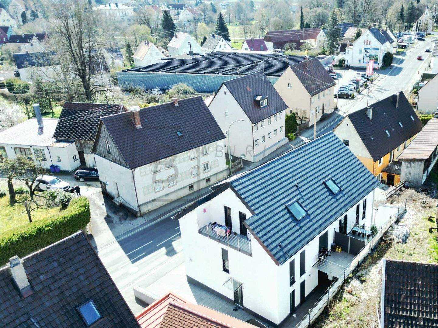 Attraktive Kapitalanlage mit 5 Wohneinheiten – Krumbach (Schwaben) – Bild 1 von 9