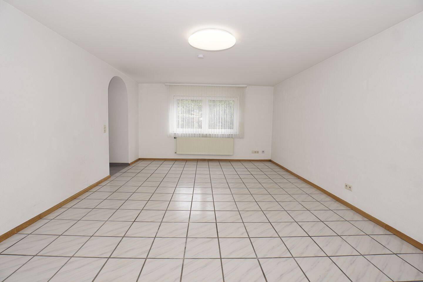 EFH in ruhiger Lage mit Terrasse, Balkon und Garage – Mittelbrunn – Vorschaubild 4