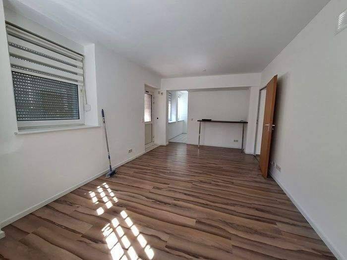 **2 Zimmer Altbauwohnung am Rande der Fußgängerzone! Ausschließlich für den Einpersonenhaushalt!**