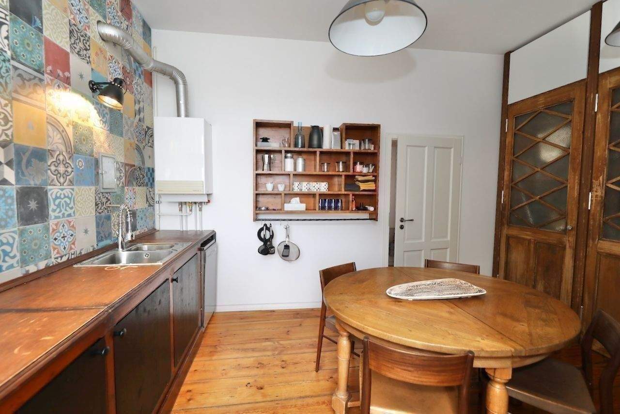 STILVOLL AUSGESTATTET - ALTBAUCHARME MIT HOHEN DECKEN, STUCK & SCHÖNEN HOLZDIELEN - MIT BALKON – Berlin – Vorschaubild 9